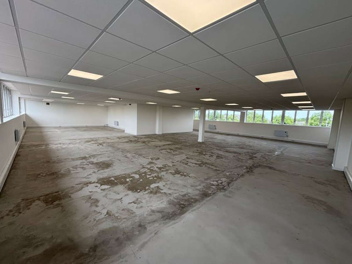 Office in Basingstoke - photo 2