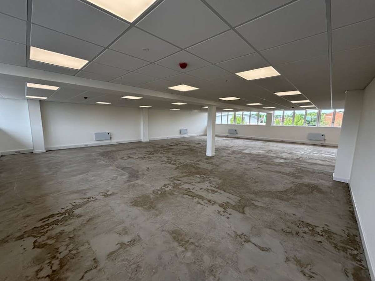 Office in Basingstoke - photo 3