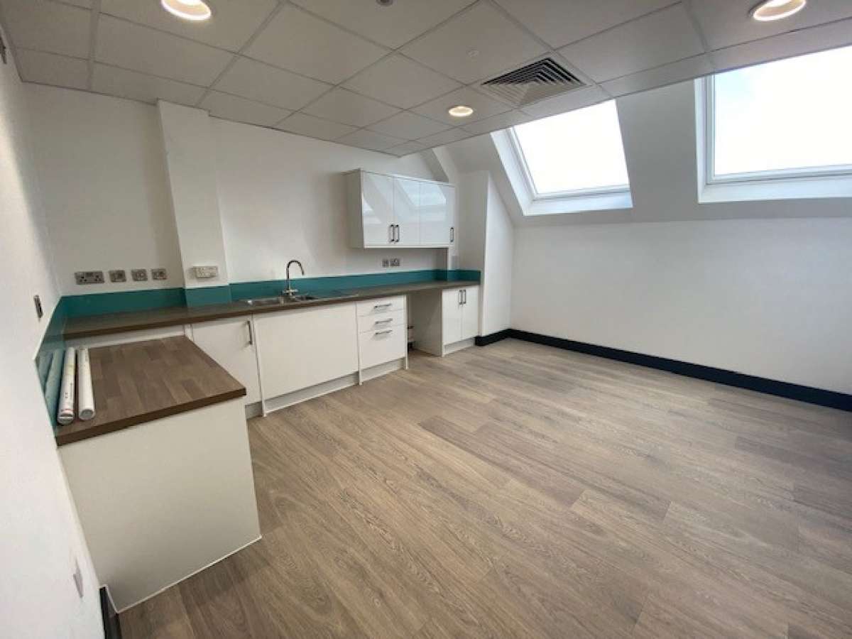 Office in Knebworth - photo 4