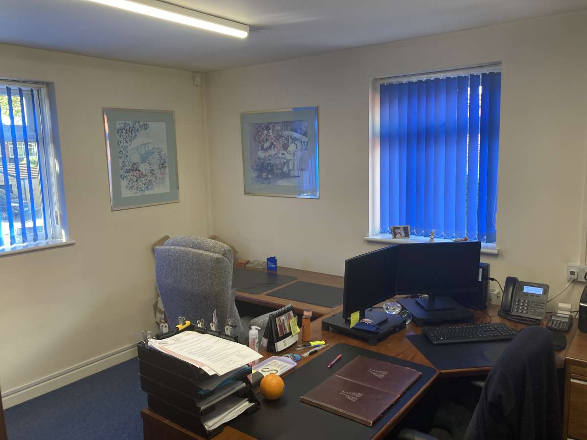 Office in Wickersley - photo 3