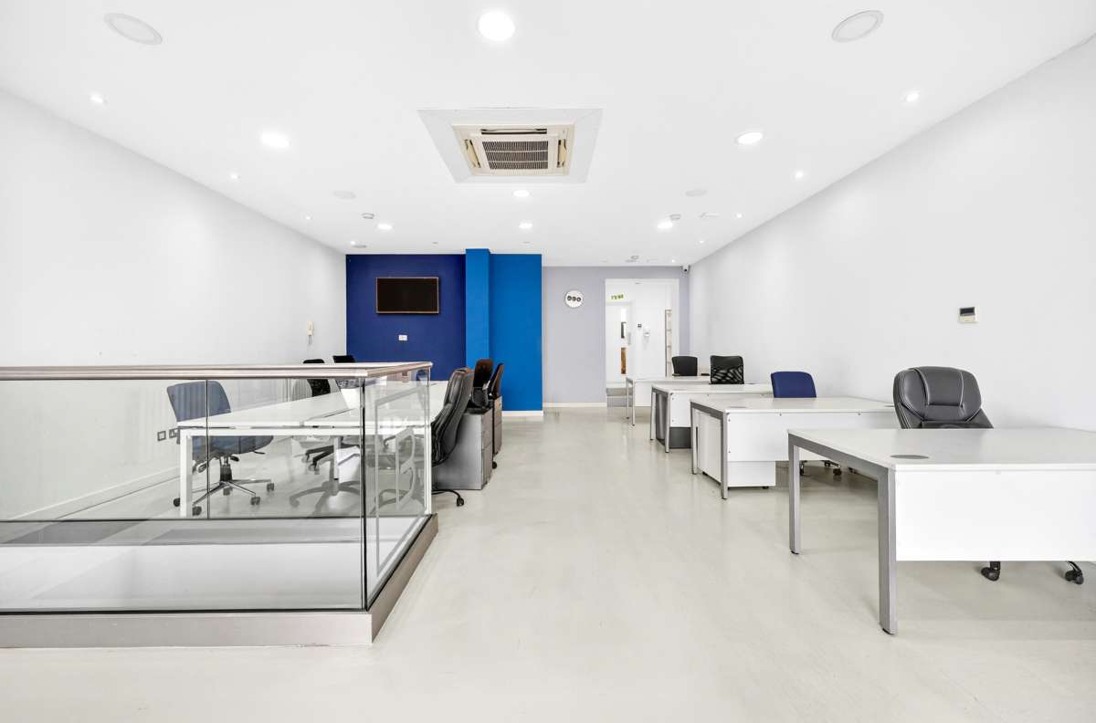 Office in Kingston Upon Thames - photo 3