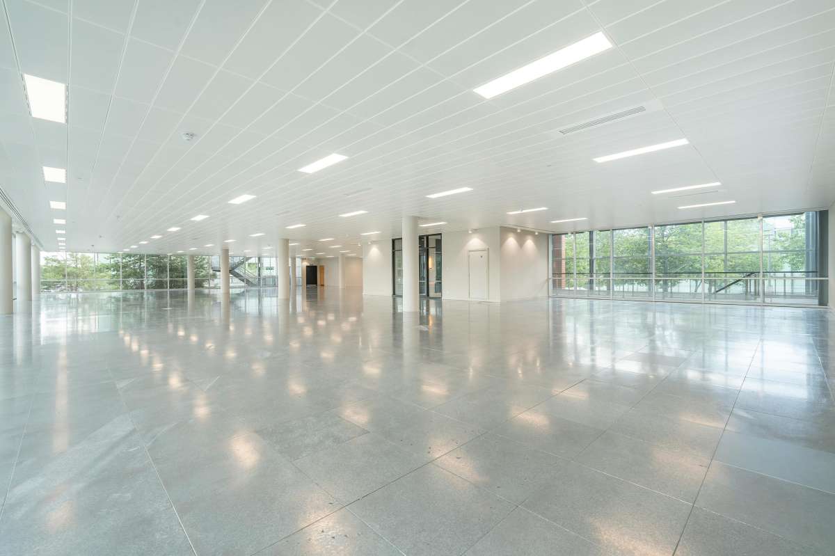 Office in Gatwick - photo 2