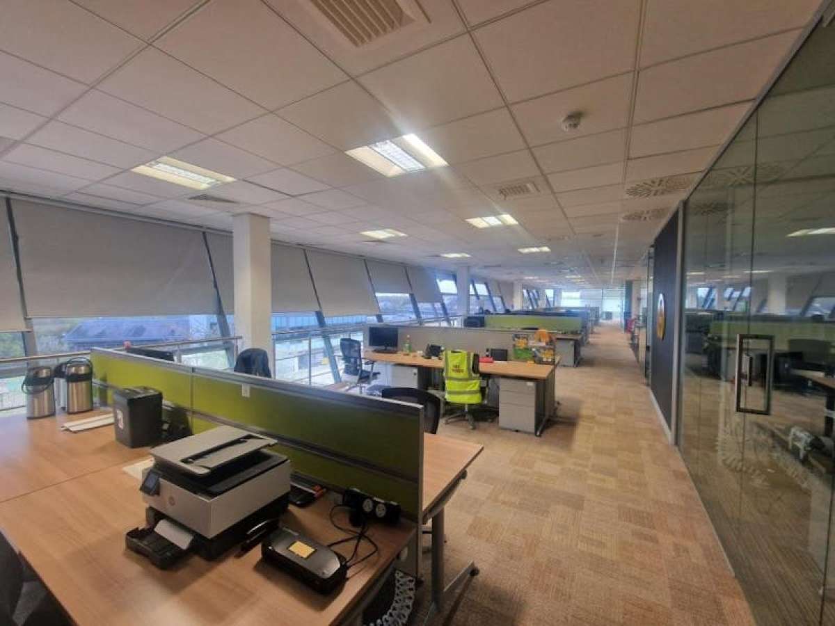Office in Basingstoke - photo 3