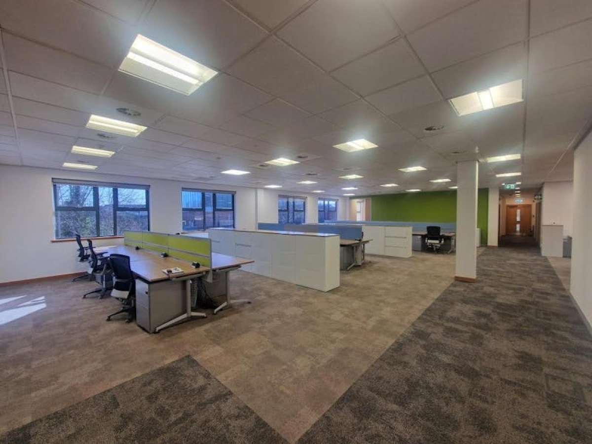 Office in Basingstoke - photo 4