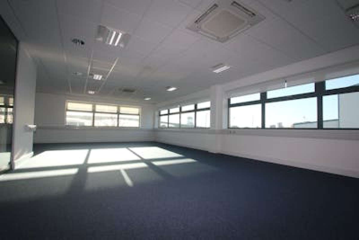 Office in Southampton - photo 4