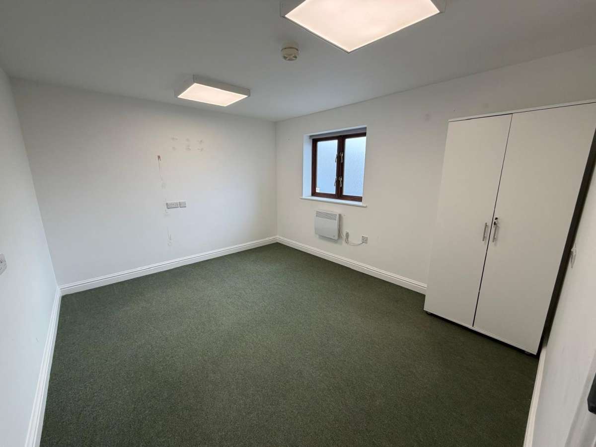 Office in Nottingham - photo 3