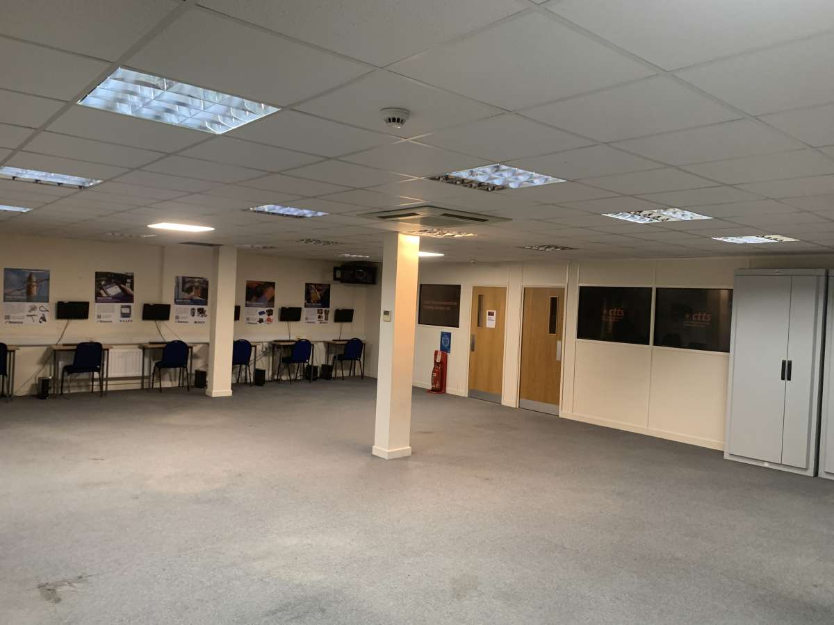 Office in Lincoln - photo 4