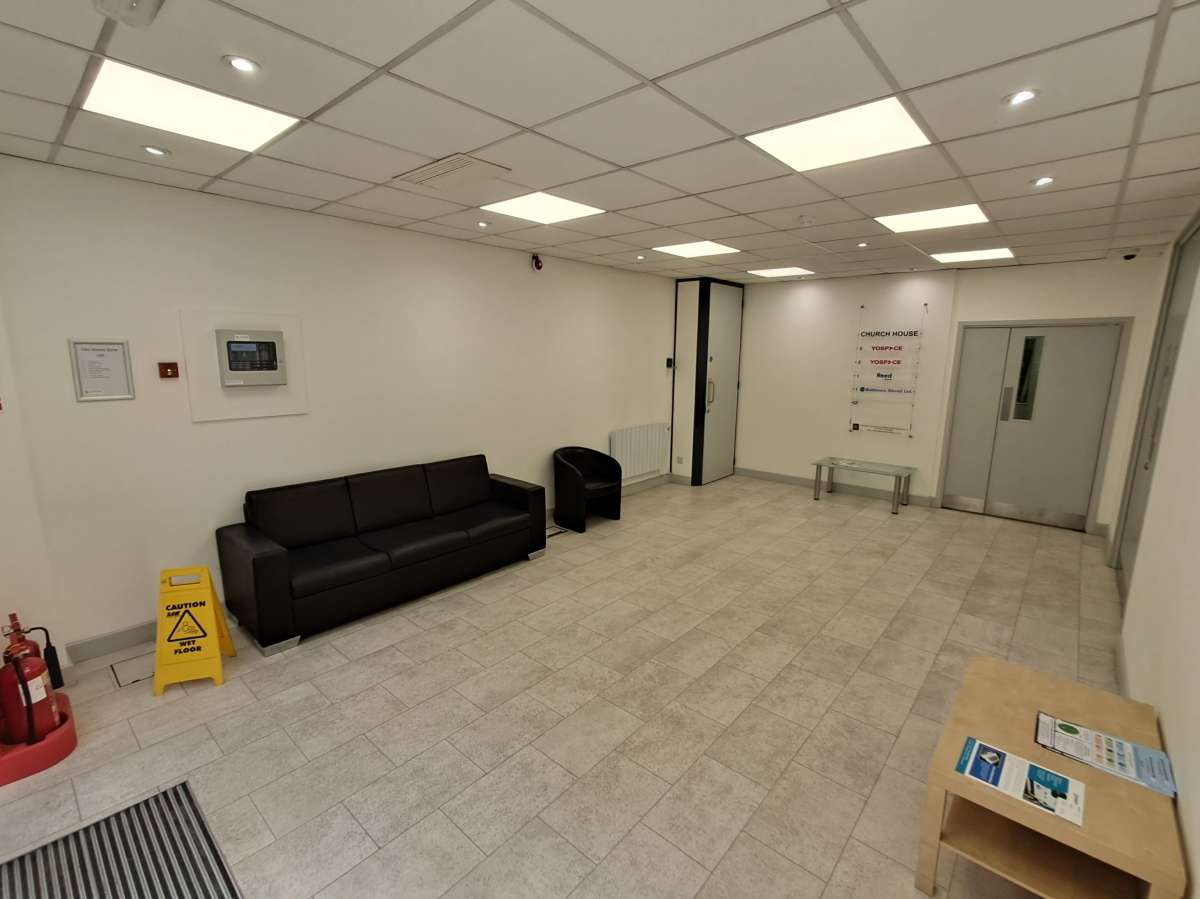 Office in Staines - photo 3