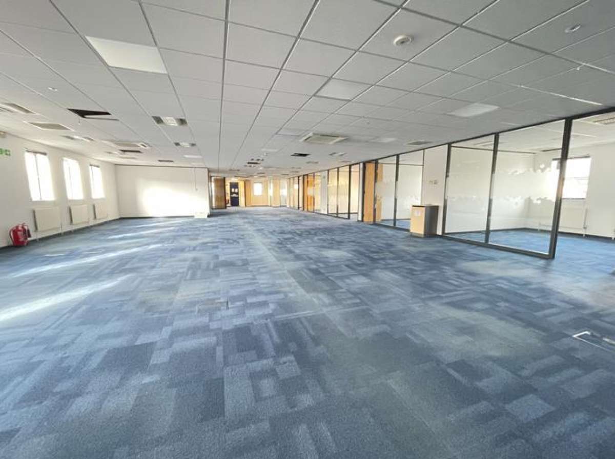 Office in Bicester - photo 2