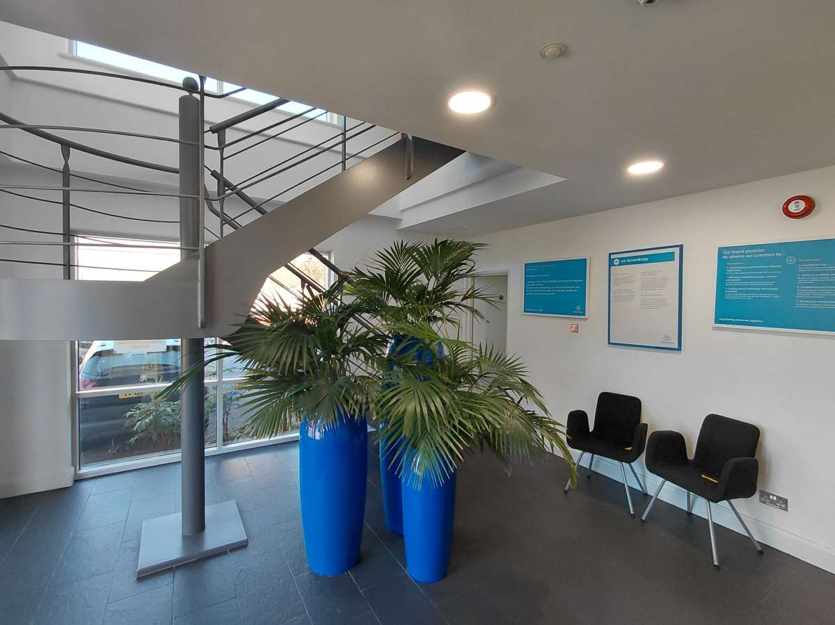 Office in Woking - photo 3
