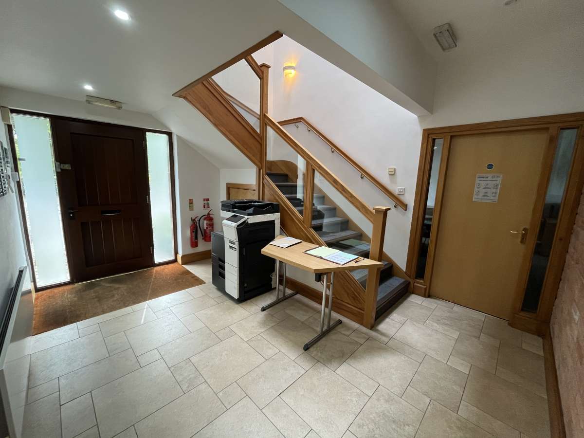Office in Desford Road - photo 3