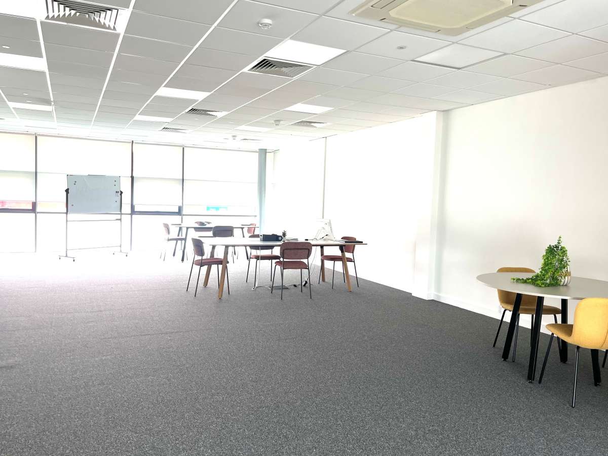 Office in Stevenage - photo 2
