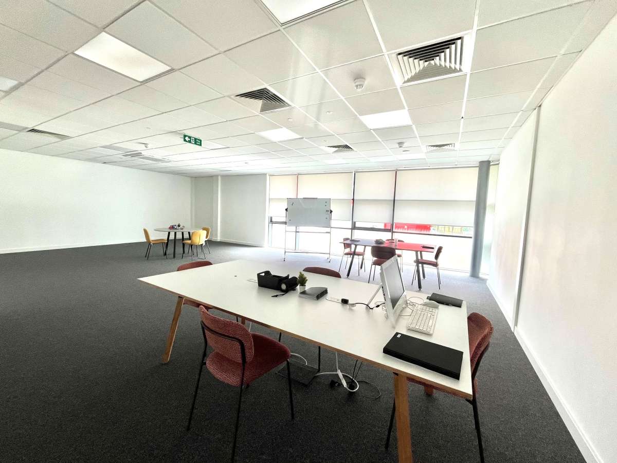 Office in Stevenage - photo 4