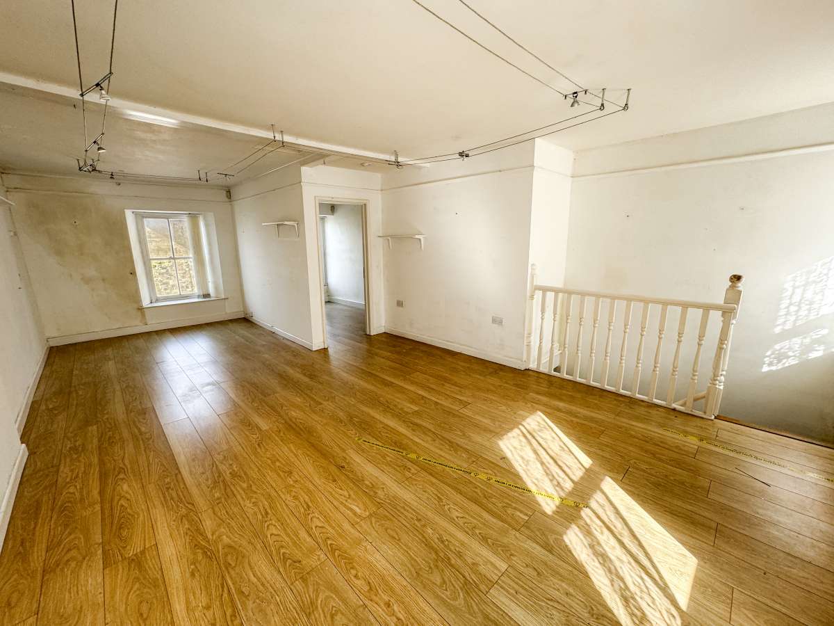 Office in Hayle - photo 3