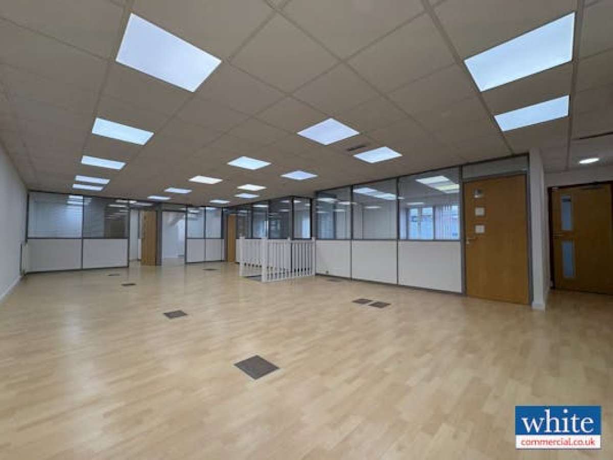 Office in Bicester - photo 2