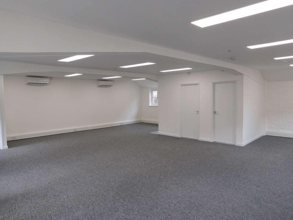 Office in Godalming - photo 2