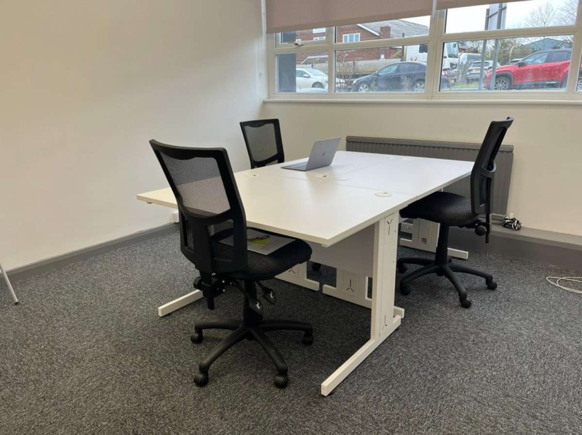 Office in Wilbury Way - photo 2