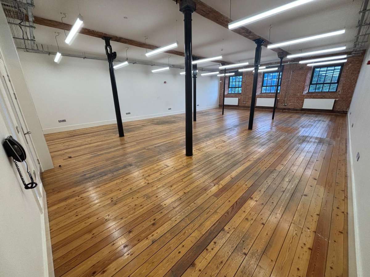Office in Leicester - photo 2