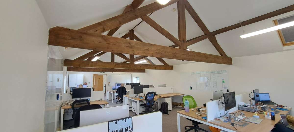 Office in Newport Pagnell - photo 3