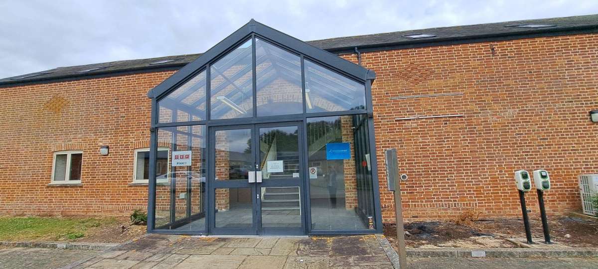 Office in Newport Pagnell - photo 4
