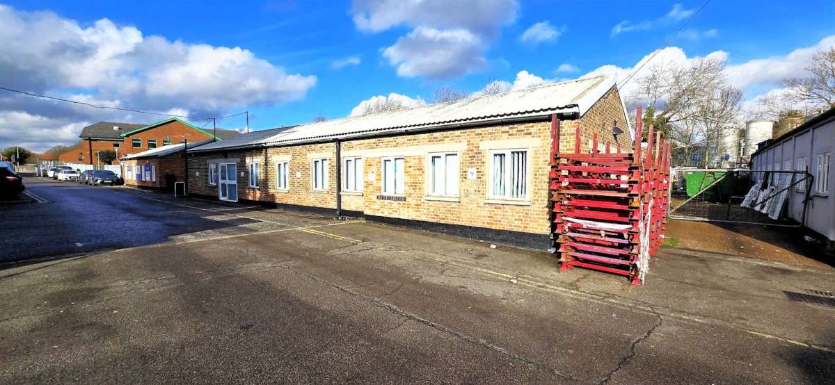 Office in Romford - photo 3