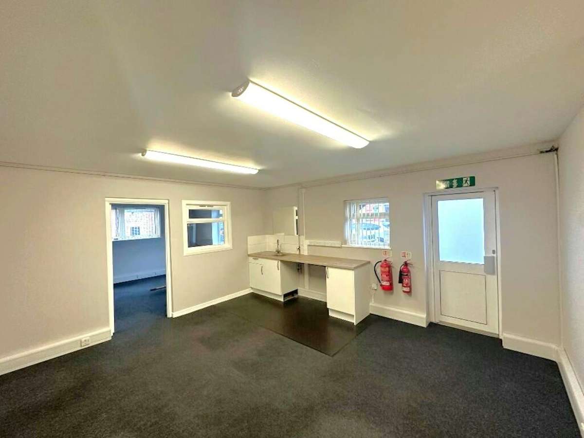 Office in Romford - photo 4