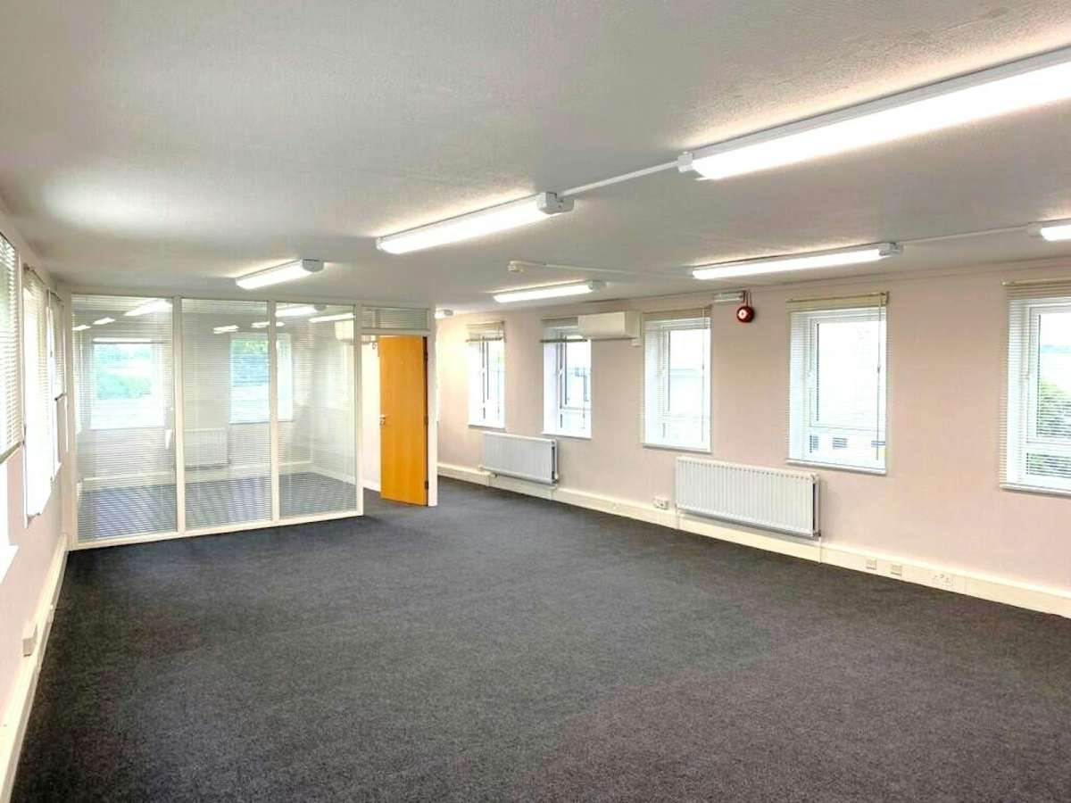 Office in Maldon - photo 4