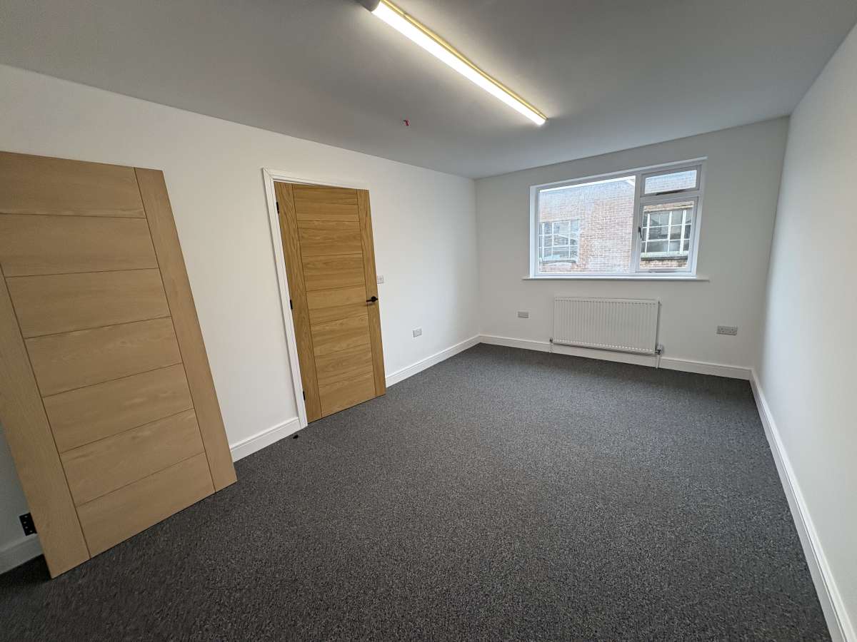 Office in Attenborough - photo 4