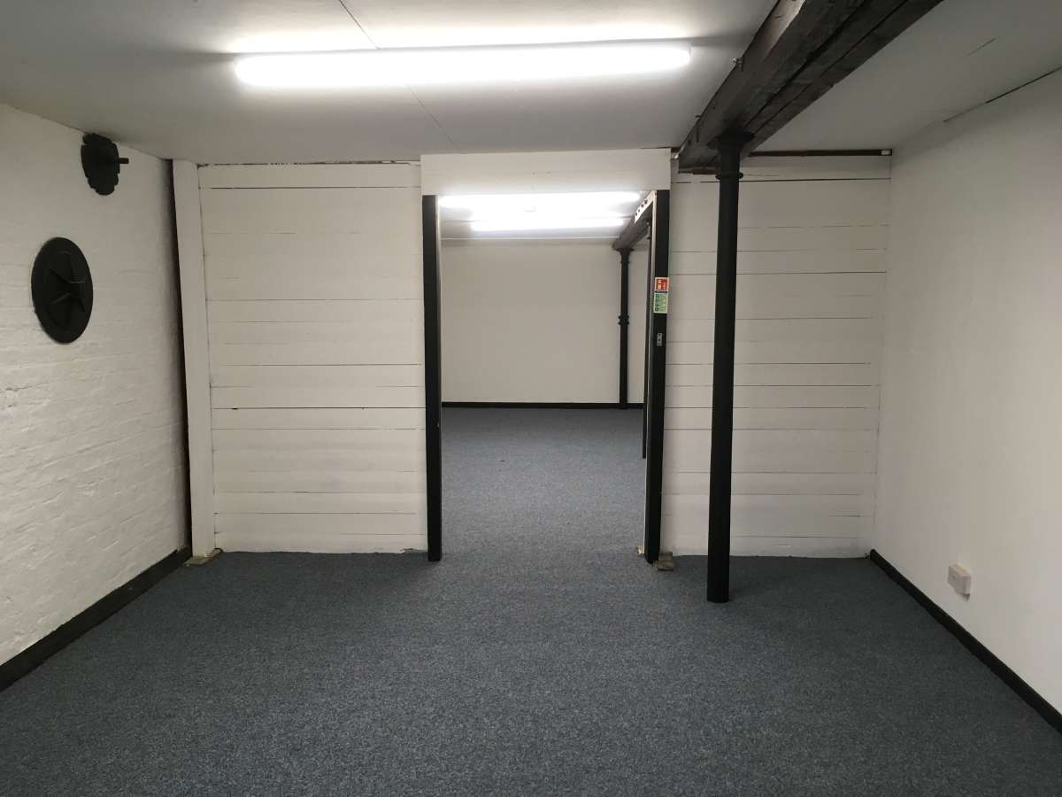 Office in Grantham - photo 4