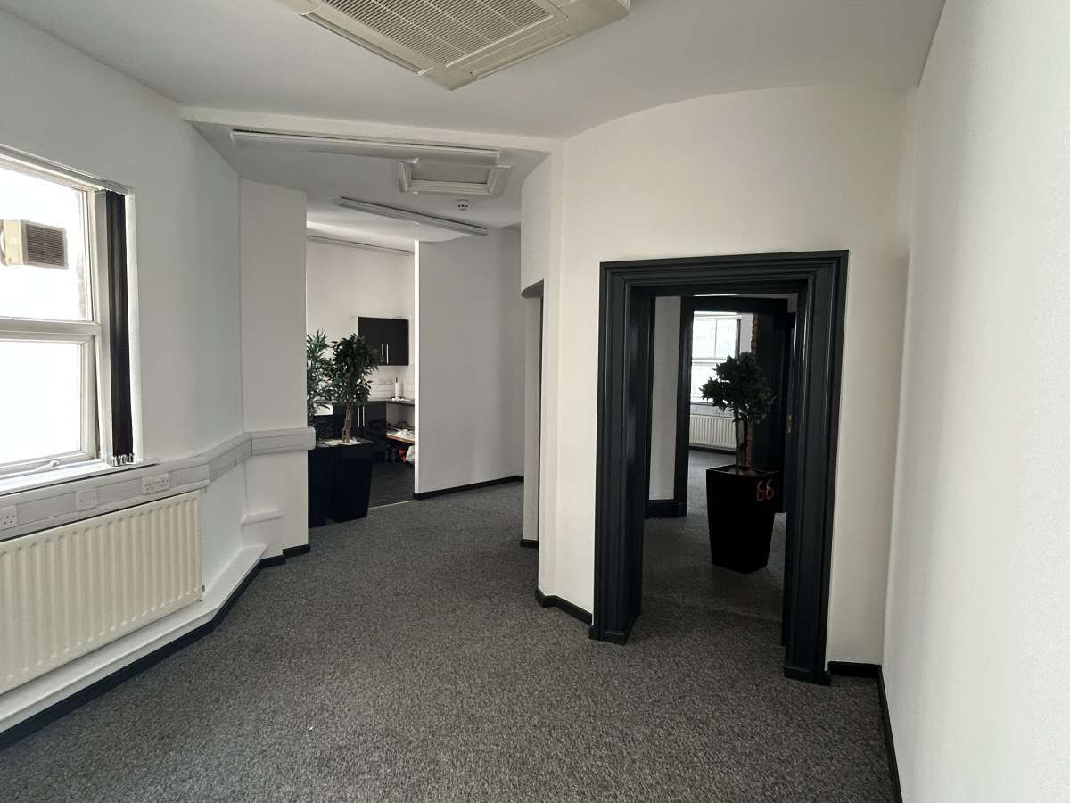 Office in Manchester - photo 4
