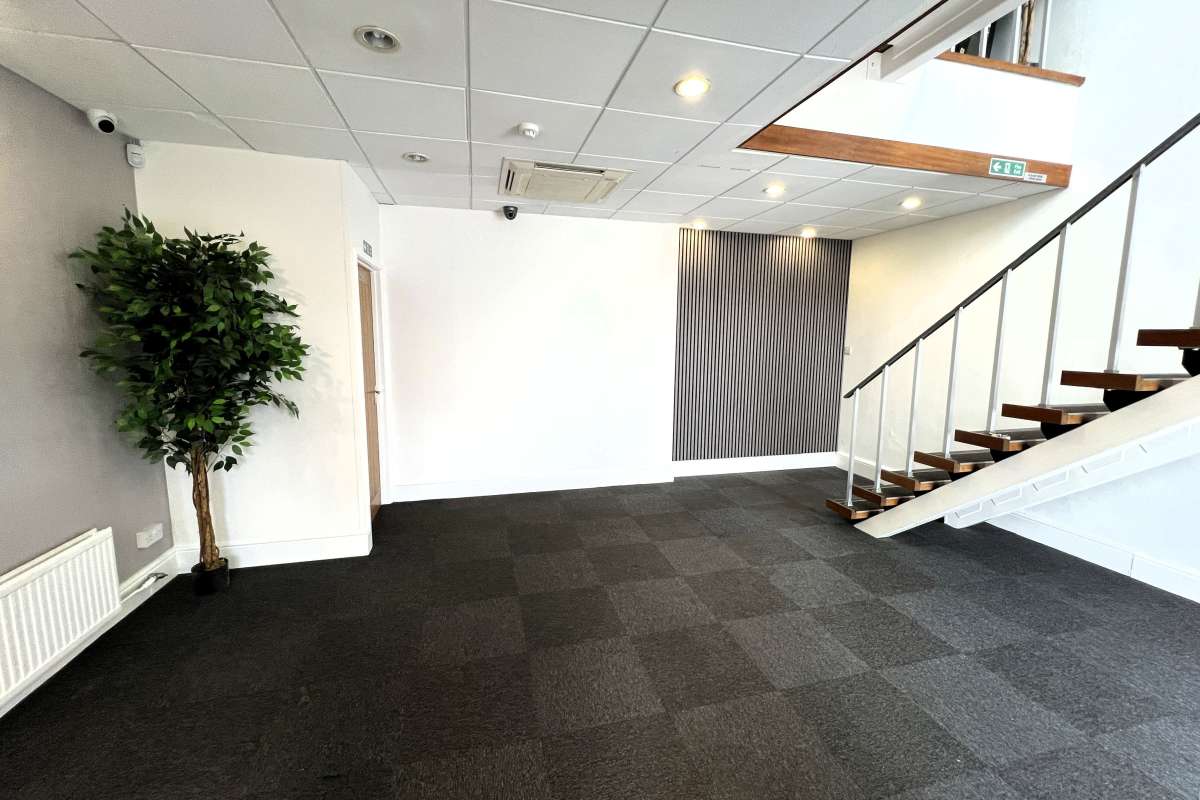 Office in Romford - photo 4