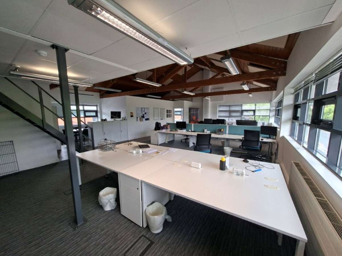 Office in Gateshead - photo 2