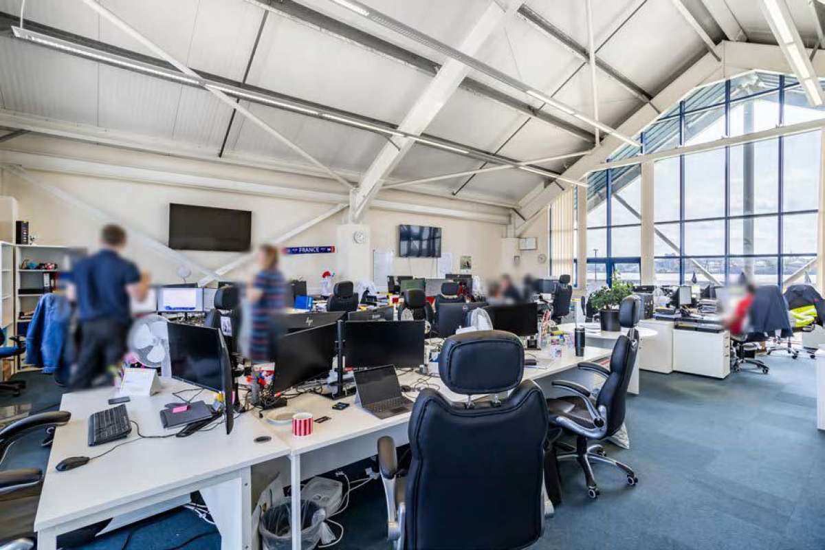 Office in Tilbury - photo 4