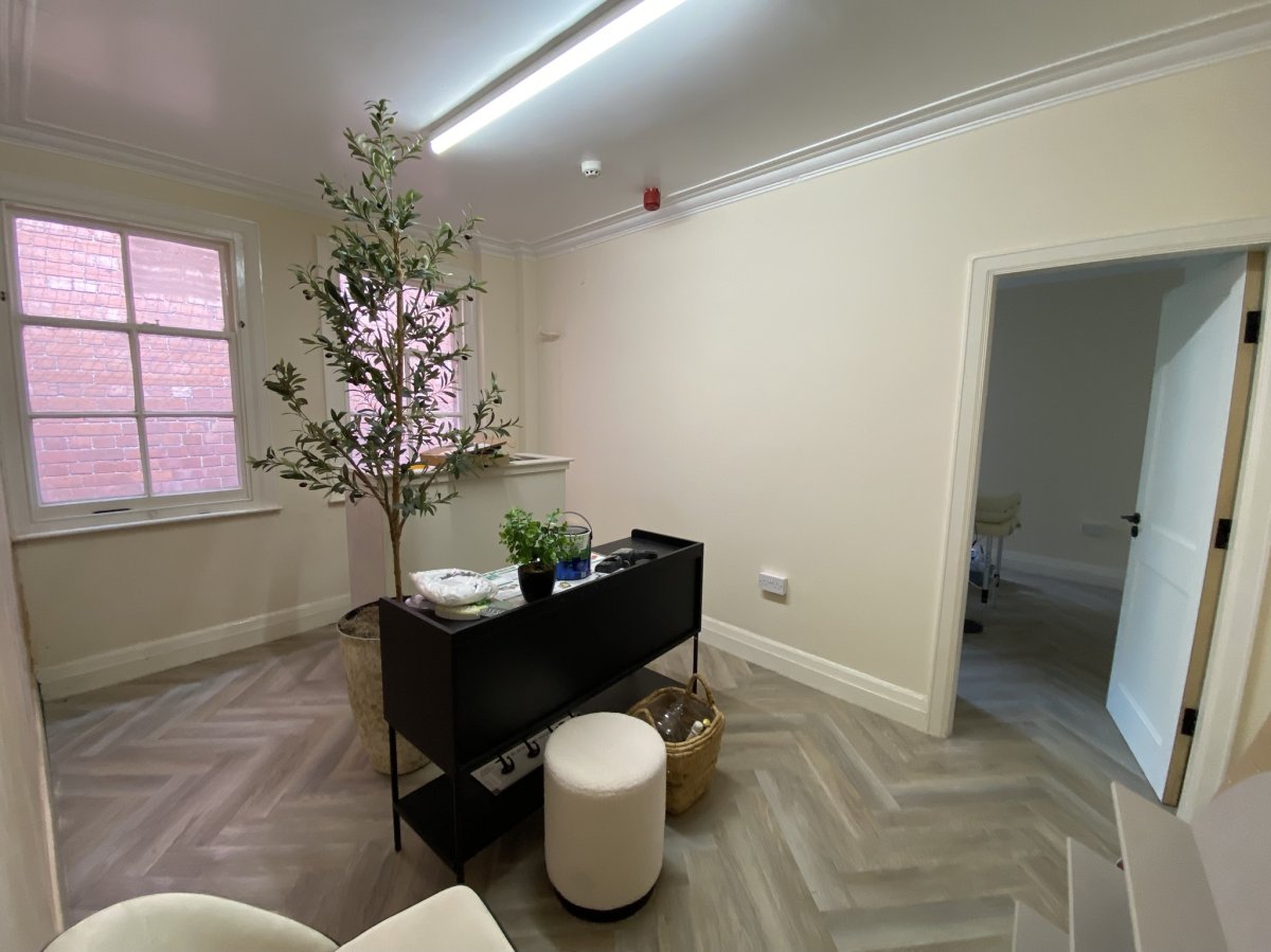 Office in Town Centre - photo 4