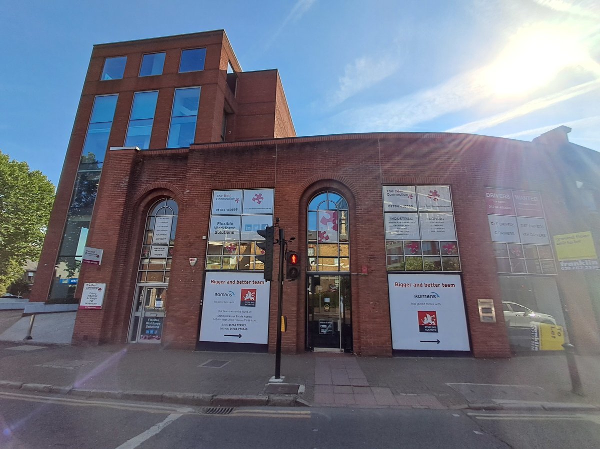 Office in Staines - photo 4