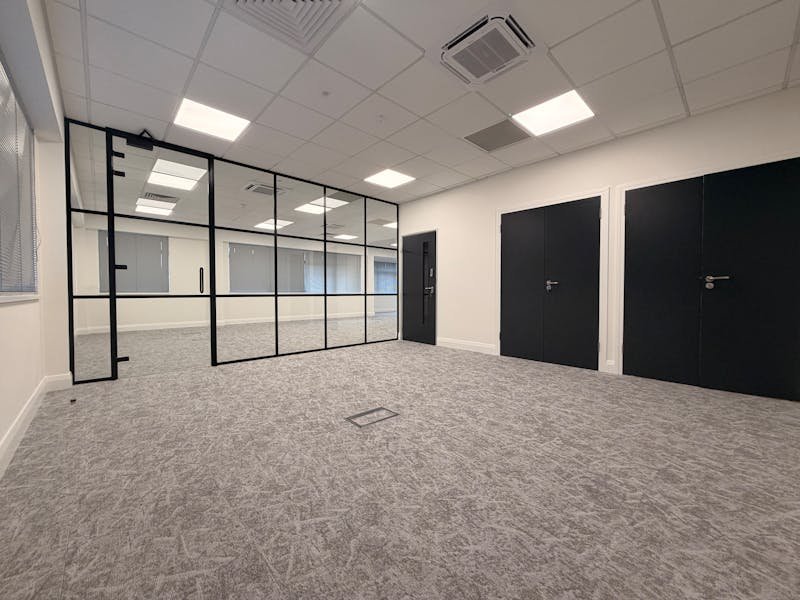 Office in Farnham - photo 3