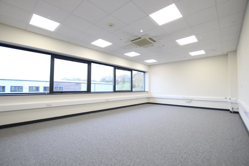 Office in Farnham - photo 3