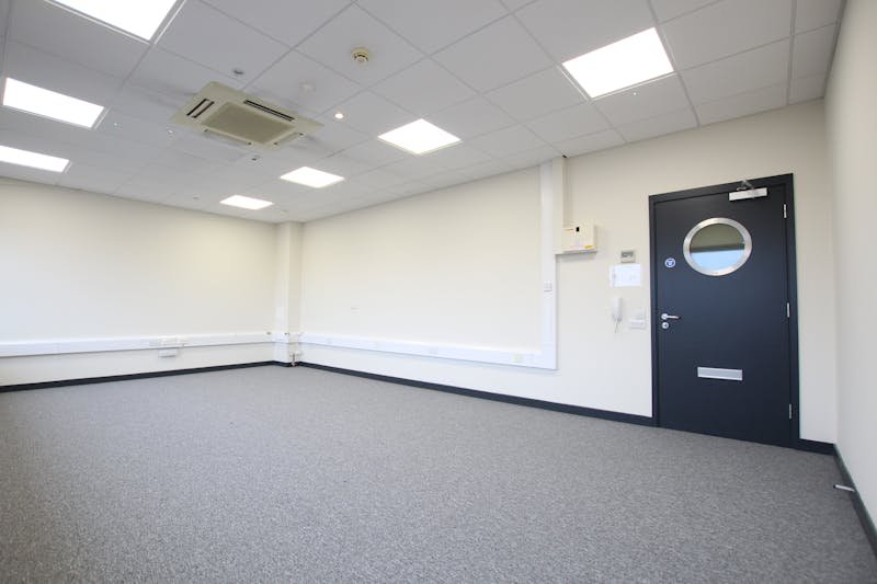 Office in Farnham - photo 4