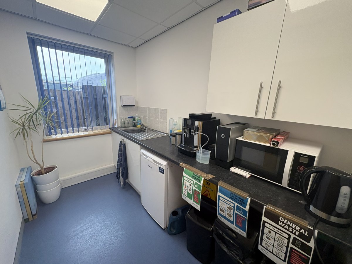 Office in Fareham - photo 3