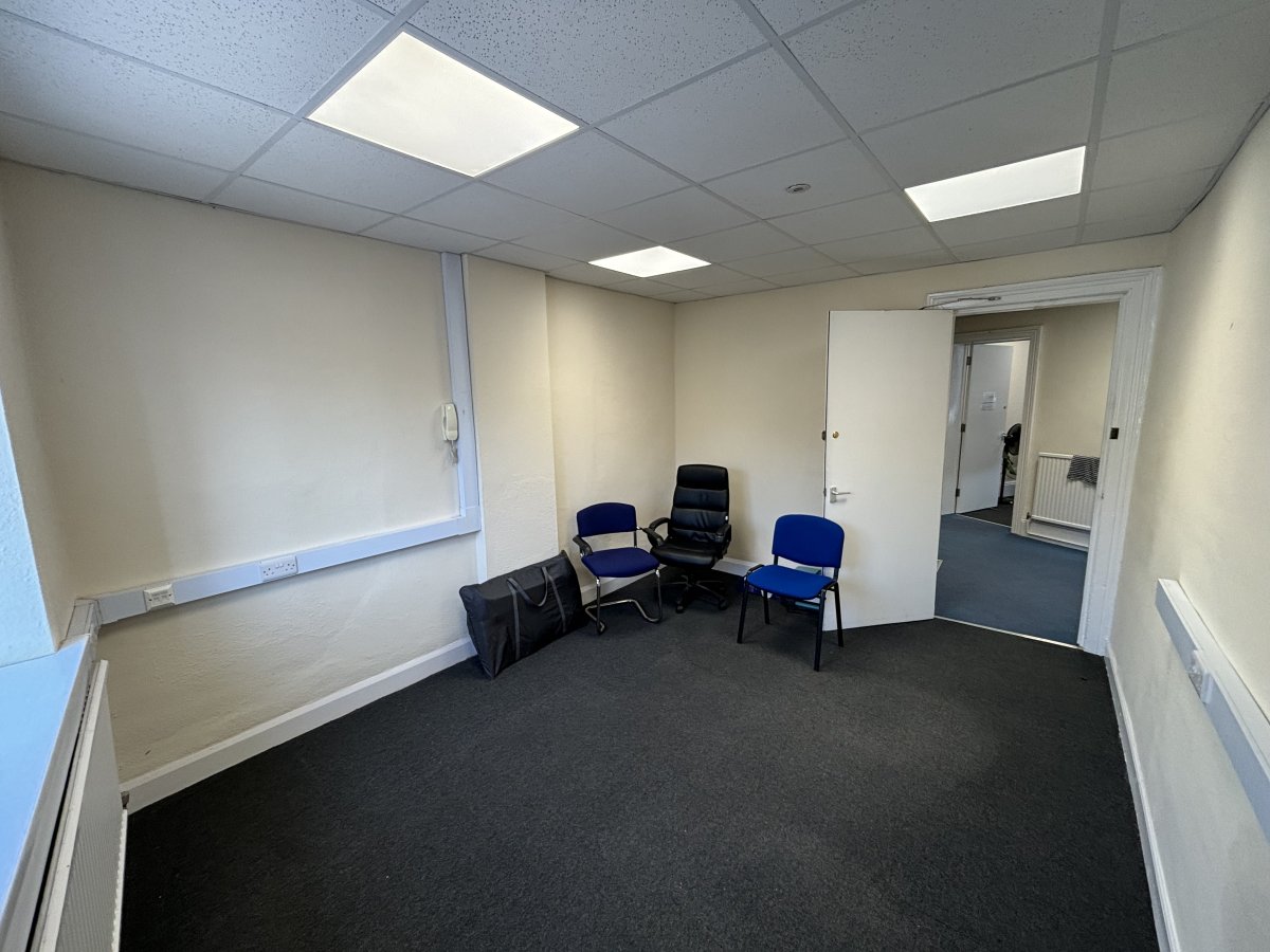 Office in Elland - photo 2