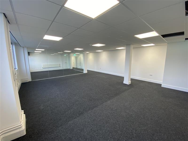 Office in Halesowen - photo 3
