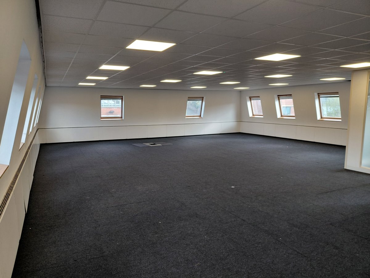 Office in Reigate - photo 2