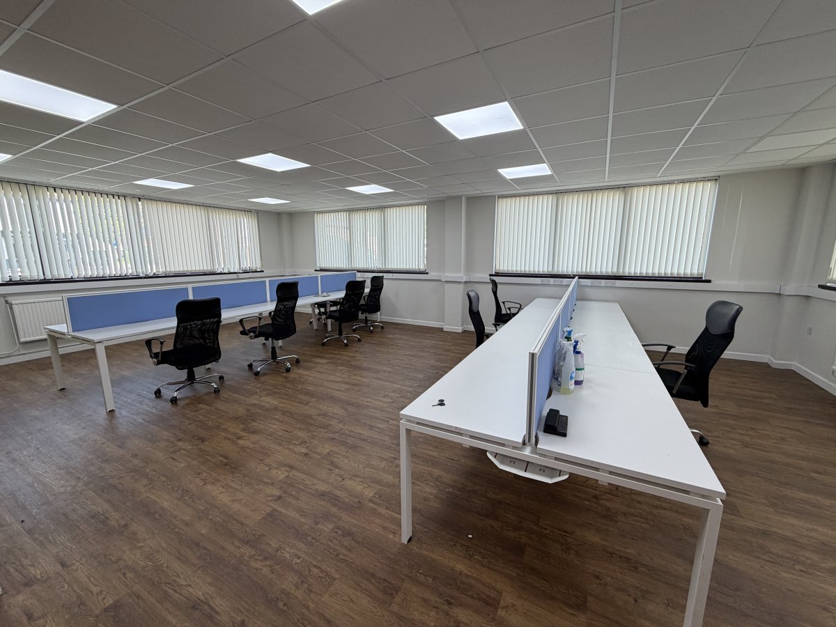 Office in Stockport - photo 2