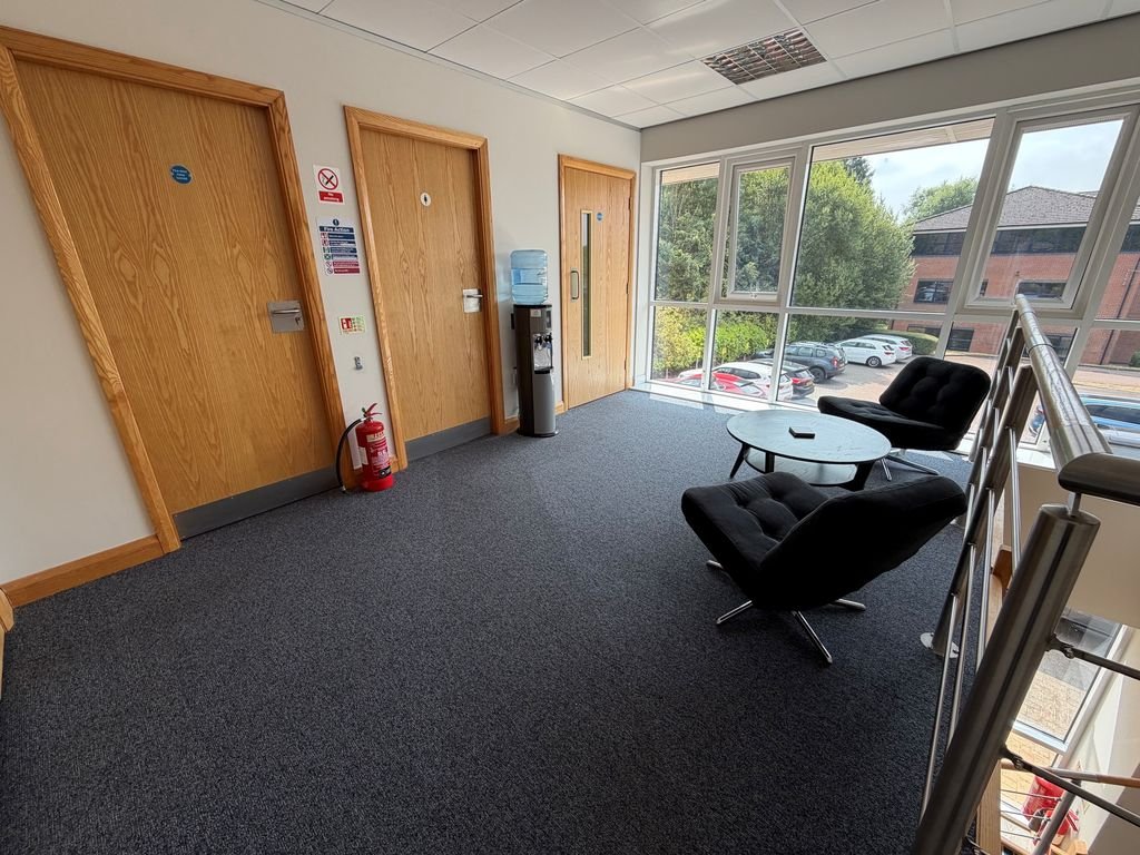 Office in Congleton - photo 2