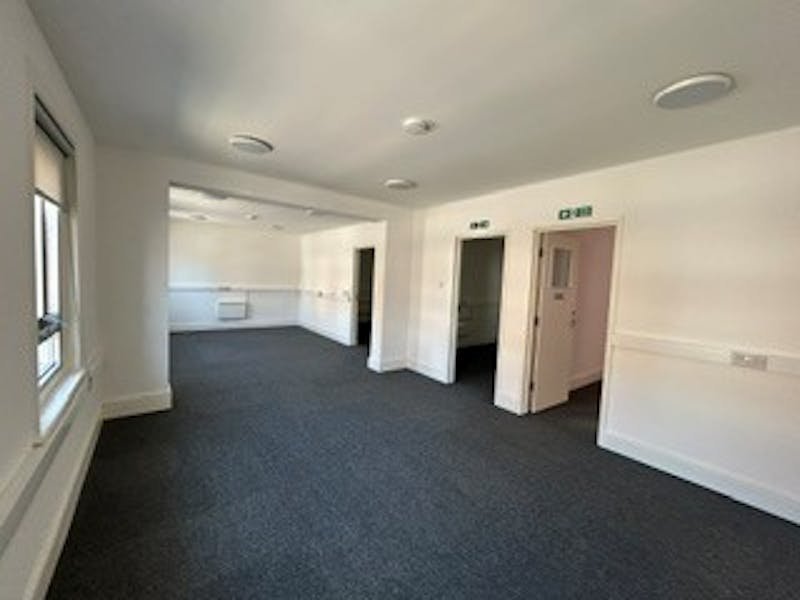 Office in Farnborough - photo 3