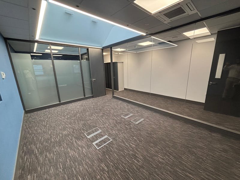 Office in Chessington - photo 3