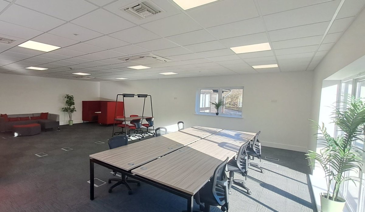 Office in Woking - photo 2