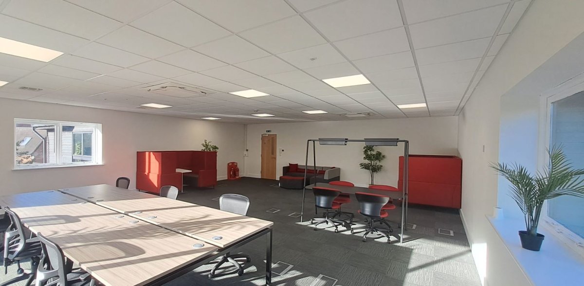 Office in Woking - photo 3