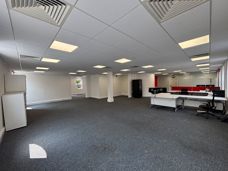 Office in Winchester - photo 2