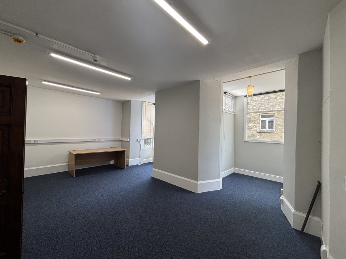 Office in Huddersfield - photo 2